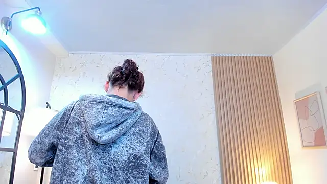 aliceandsia online show from April 9, 2026, 7:30 pm