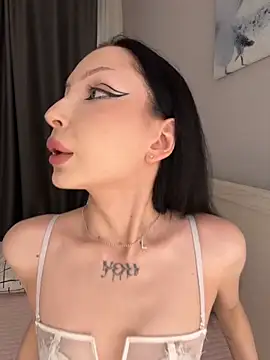 Lina Thornton  online show from May 18, 2026, 4:13 pm