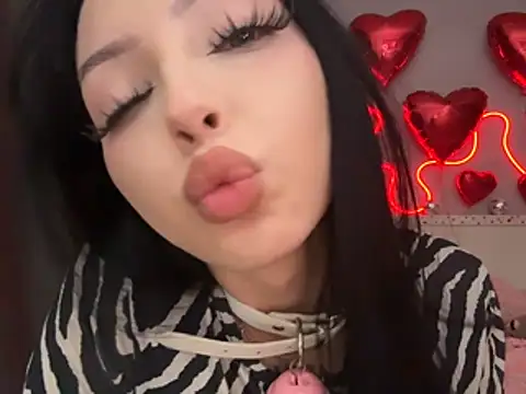 Lina Thornton  online show from July 28, 2026, 4:27 pm