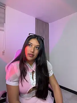 SharaRous online show from June 17, 2026, 12:57 am