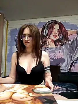 SophiaHarris online show from September 28, 2025, 12:32 pm