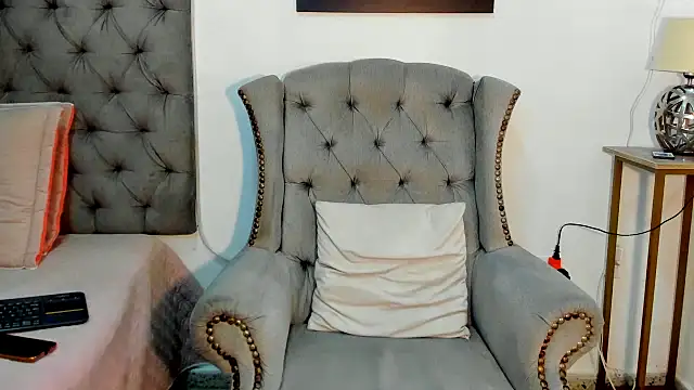 nahiroby ebony online show from October 2, 2025, 6:48 pm