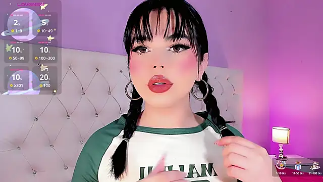 DaniielaV online show from October 20, 2025, 1:33 pm