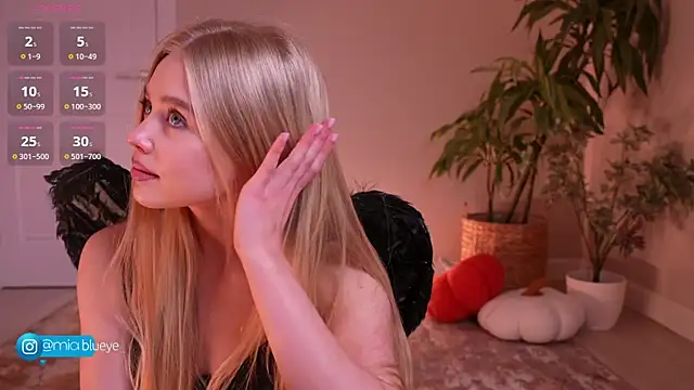 Snapshot of Miablueye chatting on October 30, 2025, 12:17 pm Miablueye online show from October 30, 2025, 12:17 pm