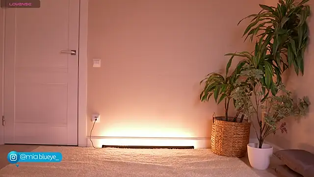 Snapshot of Miablueye chatting on November 2, 2025, 1:13 pm Miablueye online show from November 2, 2025, 1:13 pm