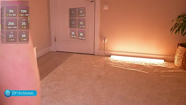 Snapshot of Miablueye chatting on November 9, 2025, 1:53 pm Miablueye online show from November 9, 2025, 1:53 pm