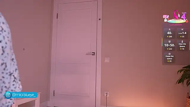 Snapshot of Miablueye chatting on November 14, 2025, 5:22 pm Miablueye online show from November 14, 2025, 5:22 pm