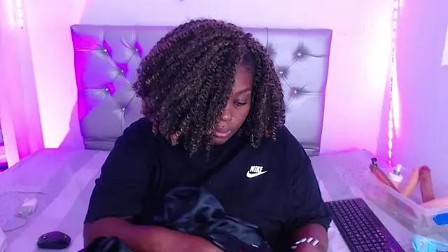 Snapshot of ebony_NeighborMoans chatting on October 9, 2025, 3:15 am ebony NeighborMoans online show from October 9, 2025, 3:15 am