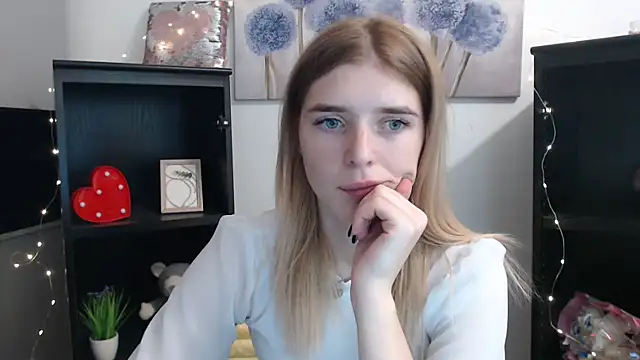 Snapshot of JuiceLips__ chatting on November 14, 2025, 3:44 pm JuiceLips online show from November 14, 2025, 3:44 pm