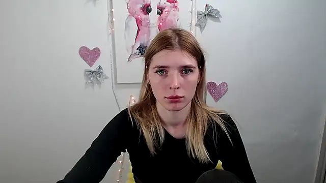 Snapshot of JuiceLips__ chatting on December 2, 2025, 2:23 pm JuiceLips online show from December 2, 2025, 2:23 pm