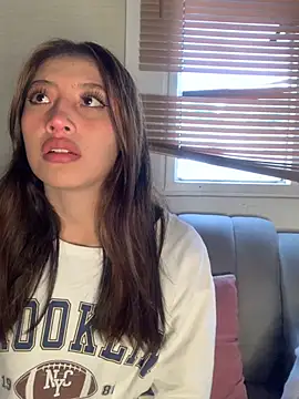 KloePink  online show from December 4, 2025, 12:03 pm