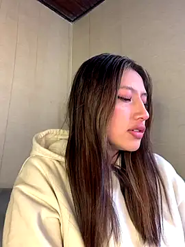 KloePink  online show from December 5, 2025, 1:09 pm