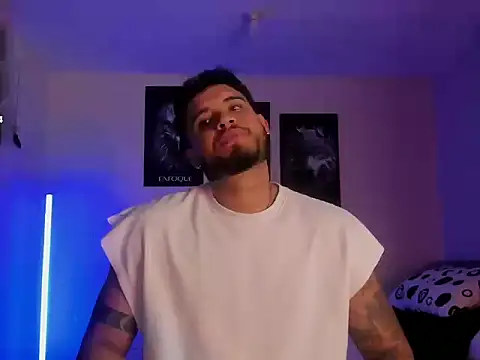 Austin torres  online show from October 10, 2025, 2:43 am