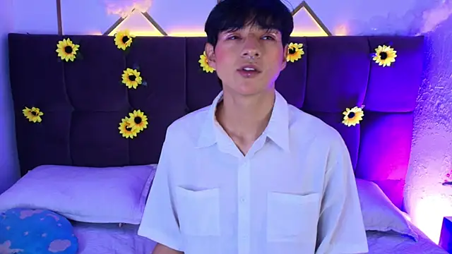 AleAurarashi online show from April 17, 2026, 3:20 am