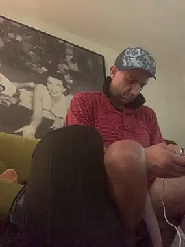 Hothotboyg online show from April 10, 2026, 3:17 pm