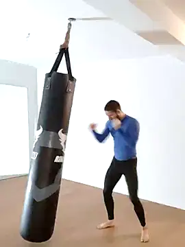 EyesNeverLies online show from October 5, 2025, 7:34 pm