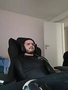 EyesNeverLies online show from October 31, 2025, 7:42 am