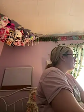 imawhorenslut19 online show from June 12, 2026, 9:25 pm