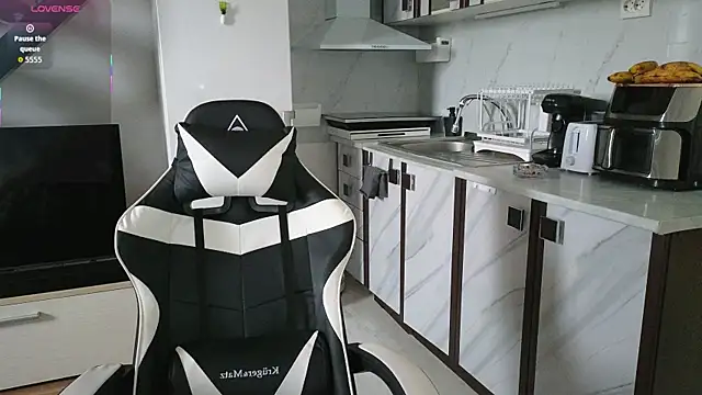 Snapshot of RyanStorm_ chatting on November 26, 2025, 11:33 am RyanStorm online show from November 26, 2025, 11:33 am