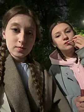 FroggyAnna online show from October 6, 2025, 4:04 pm