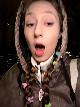 FroggyAnna online show from November 13, 2025, 4:39 pm