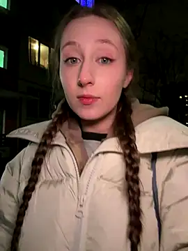 FroggyAnna online show from December 16, 2025, 7:41 pm