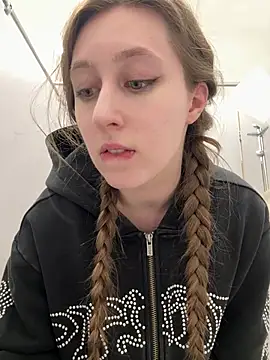 Snapshot of FroggyAnna chatting on June 10, 2026, 6:51 pm FroggyAnna online show from June 10, 2026, 6:51 pm