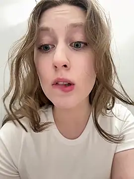Snapshot of FroggyAnna chatting on July 4, 2026, 6:36 pm FroggyAnna online show from July 4, 2026, 6:36 pm