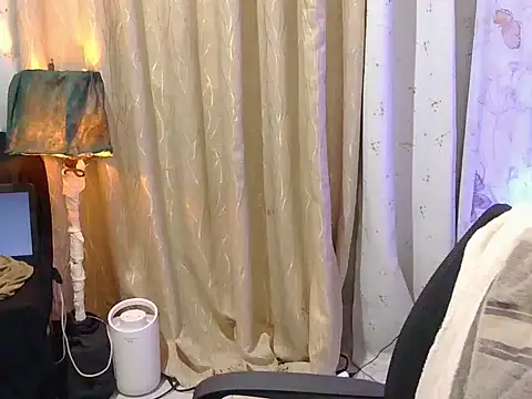 honeyLushess online show from November 12, 2025, 8:59 am