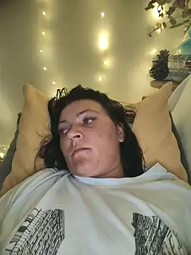 caperucita1807 online show from October 17, 2025, 8:33 pm