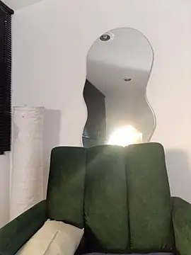 a Malgosia mako online show from November 19, 2025, 11:38 pm