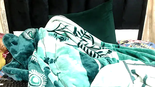 Hotsexyberry21 online show from November 3, 2025, 8:15 am