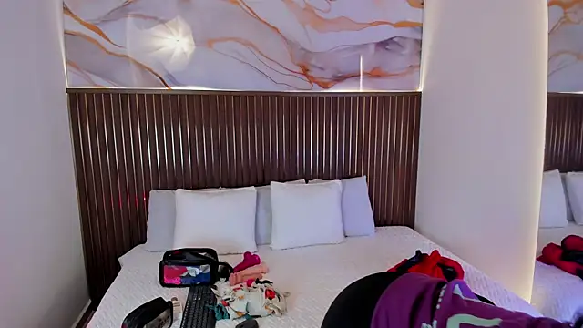 Roxie-NS online show from September 25, 2025, 12:31 pm