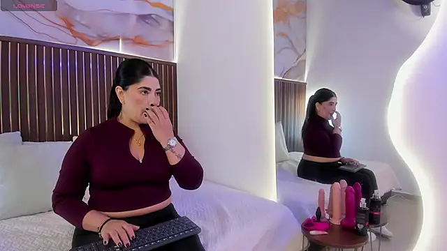 Roxie-NS online show from October 24, 2025, 12:23 pm