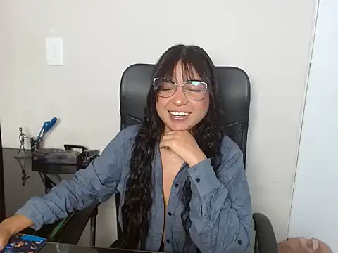 AliceSmiith  online show from September 29, 2025, 12:10 pm