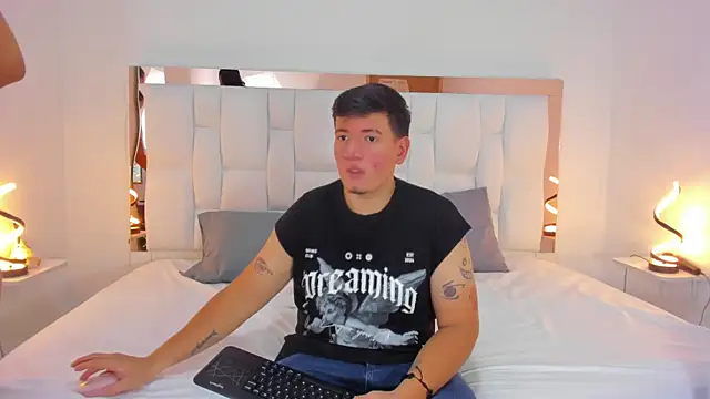 Snapshot of ZoeandEthan chatting on September 16, 2025, 6:20 pm ZoeandEthan online show from September 16, 2025, 6:20 pm