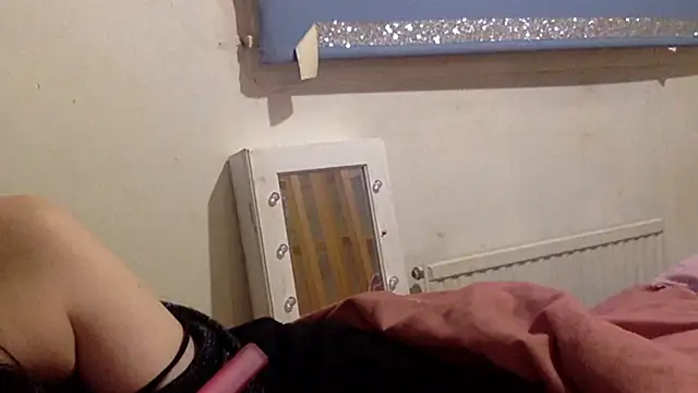 Bellababexox  online show from September 9, 2025, 2:22 am