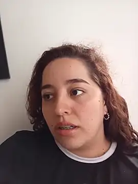 Snapshot of LoanaSantos chatting on December 18, 2025, 9:10 pm LoanaSantos online show from December 18, 2025, 9:10 pm