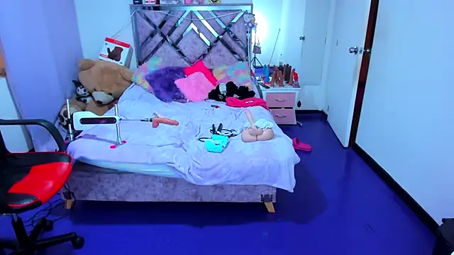 Luna Analya online show from April 16, 2026, 10:45 pm