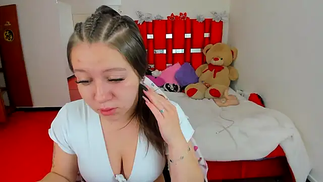Snapshot of Luna_Analya chatting on July 11, 2026, 5:15 pm Luna Analya online show from July 11, 2026, 5:15 pm