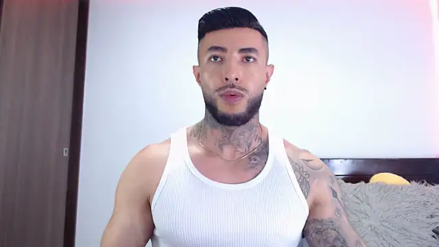 andrea de lucaa online show from December 19, 2025, 1:34 am