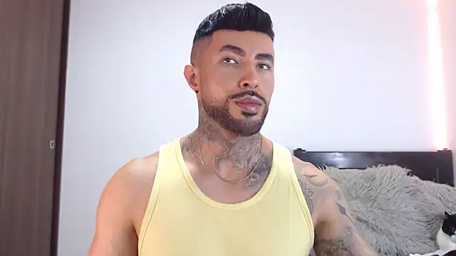 andrea de lucaa online show from February 19, 2026, 3:46 am