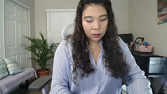 SHEILYN  online show from November 11, 2025, 5:18 am