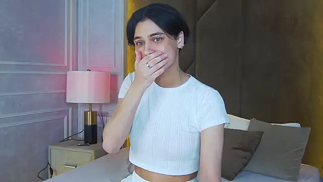 VioletAsh online show from November 17, 2025, 4:40 am