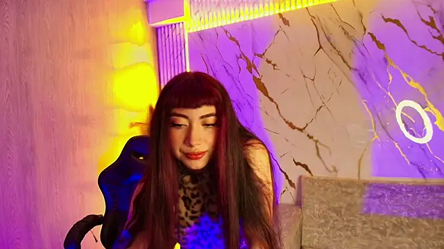 Sophia tf online show from November 12, 2025, 1:33 pm