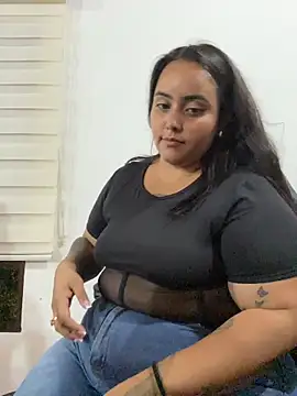 TinaCurv online show from November 21, 2025, 11:58 pm