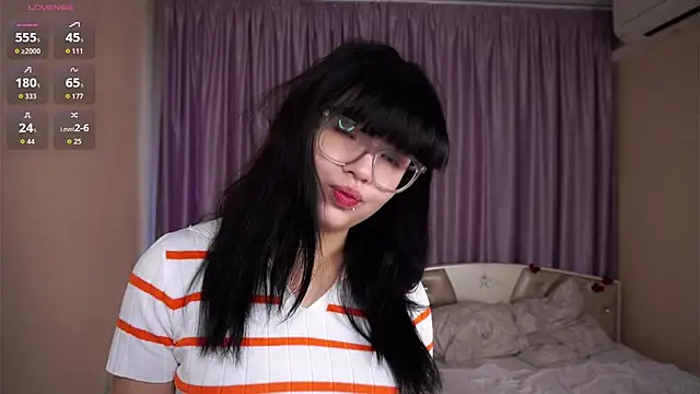 Snapshot of VerniceEngelking chatting on October 3, 2025, 5:04 am VerniceEngelking online show from October 3, 2025, 5:04 am