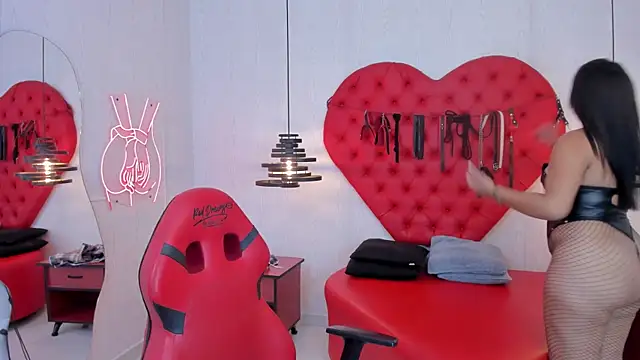 Miiaa Foxyy  online show from October 18, 2025, 3:31 am
