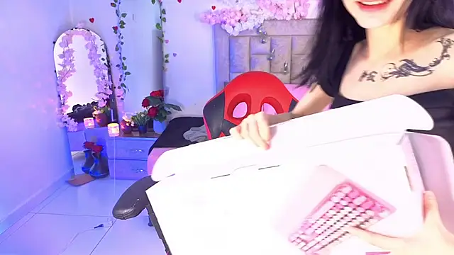 Isla rosee18 online show from April 17, 2026, 8:45 pm