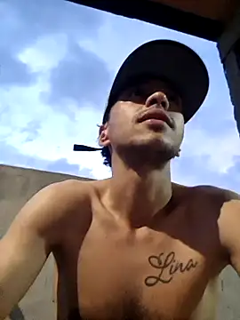 Santi2323xxX online show from February 8, 2026, 11:30 pm